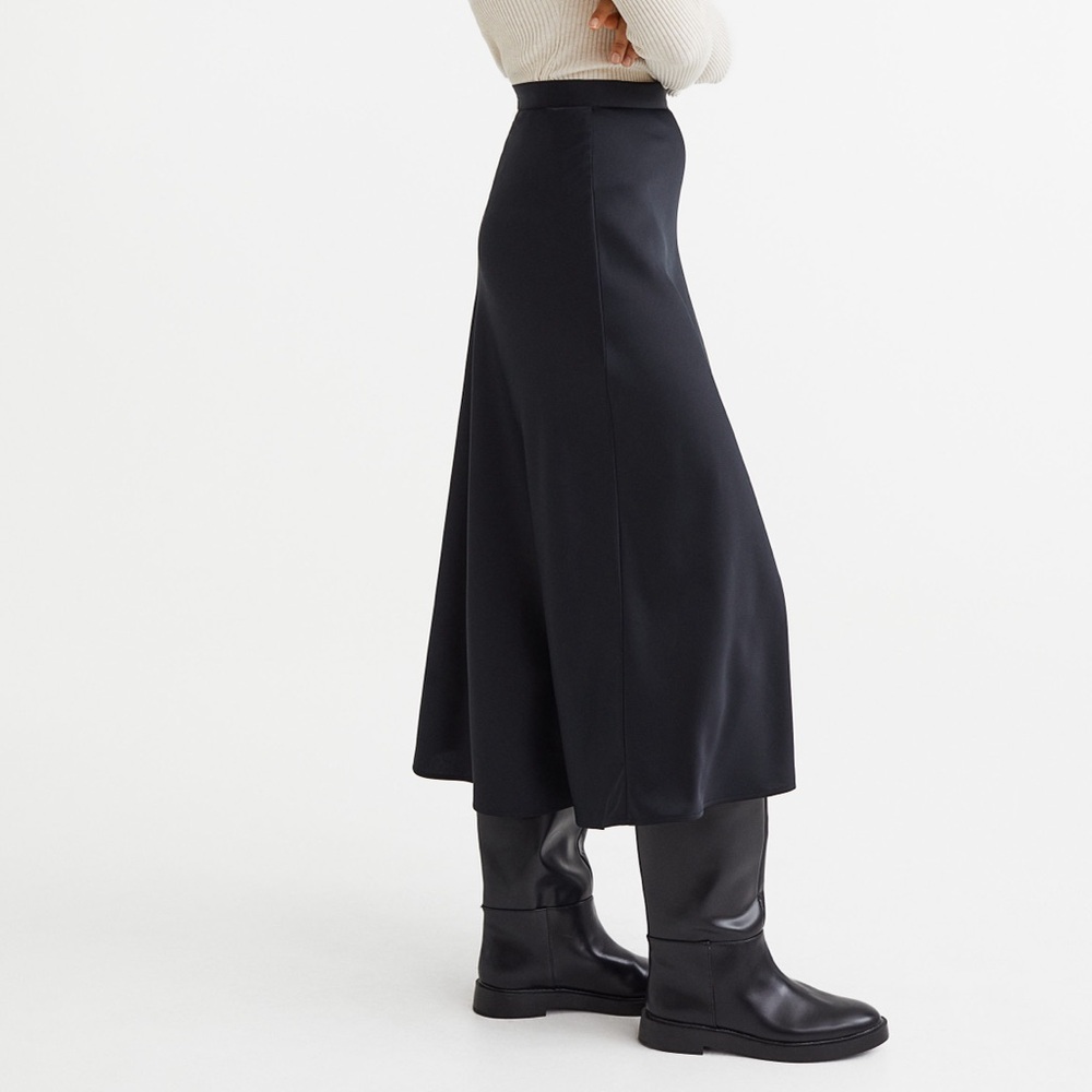 NWOT H&M Black Satin Maxi Skirt With Front Slit - Picture 3 of 10